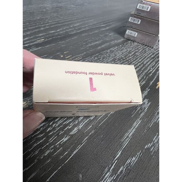 Benefit Hello Happy Velvet Powder Foundation Shade 1 New Full Size ***DAMAGED*** - Picture 10 of 12